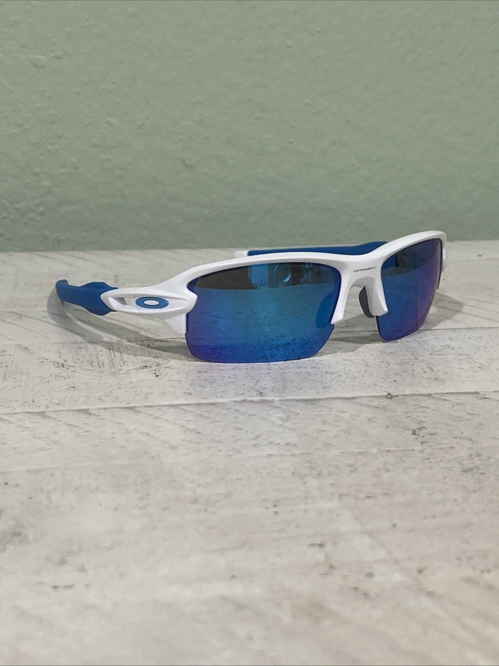OAKLEY FLAK XS MATTE WHITE W/ PRIZM SAPPHIRE IRIDIUM BLUE SUNGLASSES OJ9005-1659